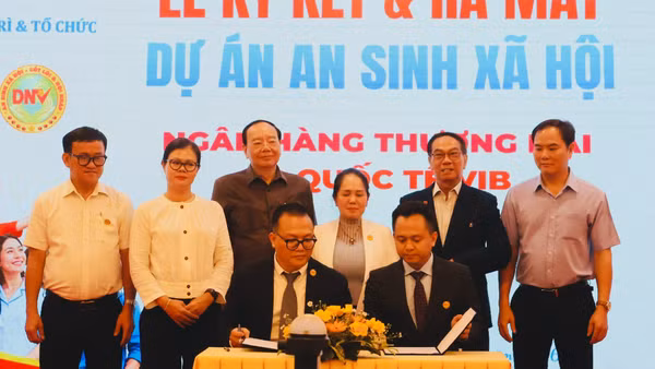Các đơn vị ký kết cùng phối hợp để dự án an sinh được triển khai hiệu quả trong thực tiễn. (Ảnh: VƯƠNG LÊ)