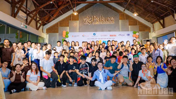 Gala Hè 2026 mang đến những khoảnh khắc sum vầy, yêu thương cho 55 trẻ em có hoàn cảnh đặc biệt. (Ảnh: Kim Oanh)