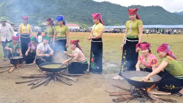 Người dân các bản của xã Ngọc Chiến làm homestay và tổ chức các hoạt động văn hóa thu hút khách du lịch. (Ảnh: HÀ TUẤN)