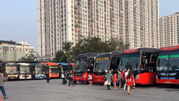 Hoạt động vận tải hành khách là một trong những lĩnh vực được hưởng lợi từ việc đồng bộ, kết nối dữ liệu, góp phần nâng cao hiệu quả quản lý. (Ảnh: THẾ ANH)