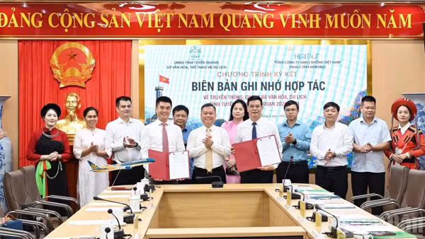 Sở Văn hóa, Thể thao và Du lịch tỉnh Tuyên Quang và Trung tâm Heritage ký kết biên bản ghi nhớ hợp tác truyền thông, quảng bá văn hóa, du lịch. (Ảnh: Sở Văn hóa, Thể thao và Du lịch Tuyên Quang)