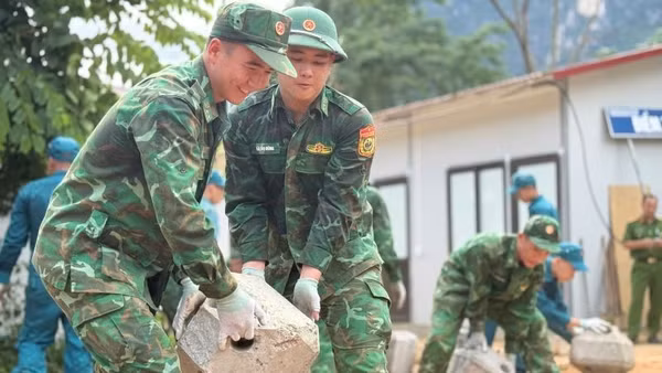 Đồn Biên phòng Cốc Pàng hỗ trợ xây điểm trường mầm non Cốc Pàng (Cao Bằng).
