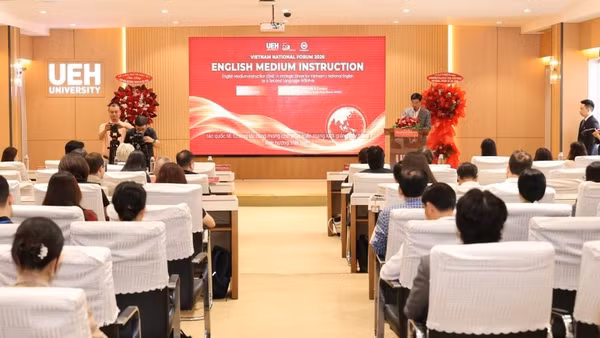 Quang cảnh diễn đàn. (Ảnh: UEH)