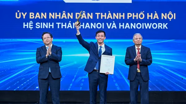 Hệ sinh thái IHanoi và Hanoiwork nhận Giải thưởng Chuyển đổi số Việt Nam. (Ảnh: Hội Truyền thông số Việt Nam)