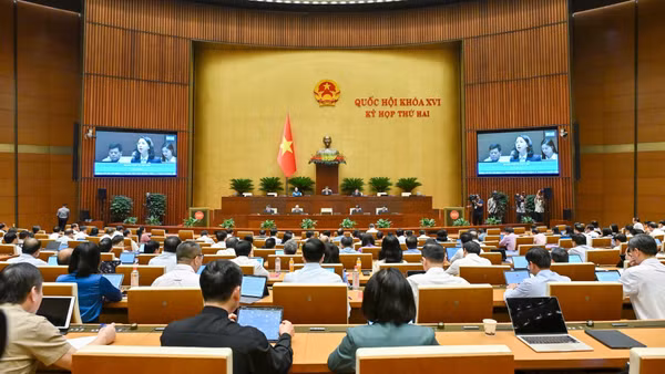 Phiên họp toàn thể tại hội trường Diên Hồng, kỳ họp thứ hai của Quốc hội. (Ảnh: THỦY NGUYÊN)