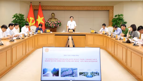 Phó Thủ tướng Hồ Quốc Dũng chủ trì cuộc họp về kế hoạch phục hồi các nguồn nước bị suy thoái, cạn kiệt và ô nhiễm các sông Bắc Hưng Hải, Nhuệ-Đáy, Ngũ Huyện Khê. (Ảnh: chinhphu.vn/Gia Huy)