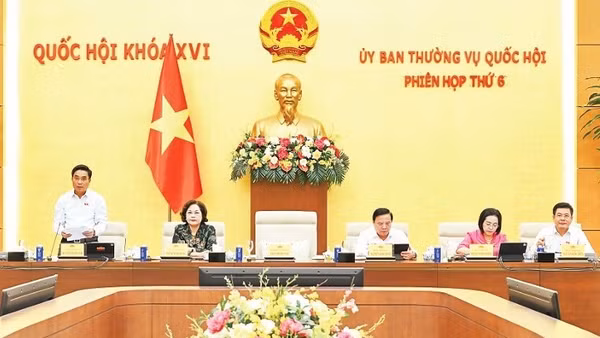 Phiên họp thứ 6 của Ủy ban Thường vụ Quốc hội sáng 4/9. (Ảnh: DUY LINH)