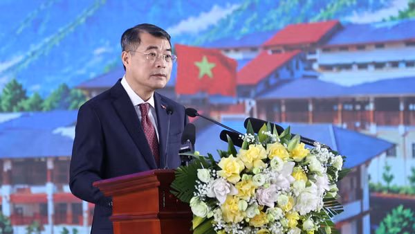 Thủ tướng Chính phủ Lê Minh Hưng phát biểu tại Lễ khai giảng năm học 2026-2027 và khánh thành các trường phổ thông nội trú liên cấp tại các xã biên giới đất liền. (Ảnh: chinhphu.vn/Nhật Bắc)