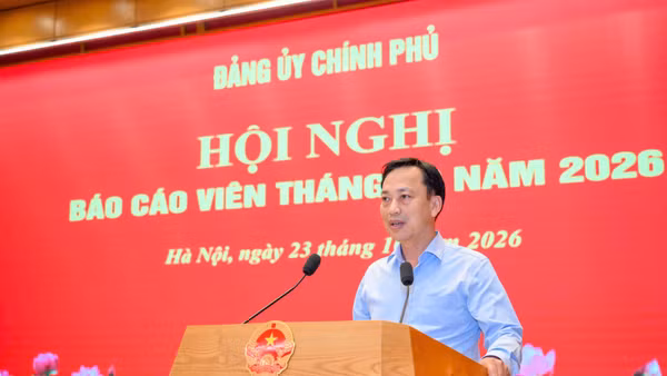 Đồng chí Lại Xuân Lâm, Phó Bí thư Đảng ủy Chính phủ phát biểu kết luận hội nghị. (Ảnh: THẾ ĐẠI)