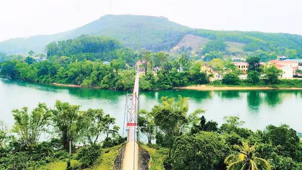 Vẻ đẹp thơ mộng của sông Son. (Ảnh: TRẦN MINH THÀNH)