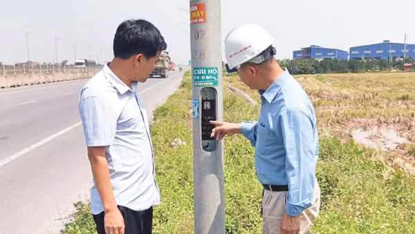 Nhiều cột điện chiếu sáng trên tuyến đường nối cao tốc Hà Nội-Hải Phòng với cao tốc cầu Giẽ Ninh Bình (đoạn qua địa phận tỉnh Hưng Yên) bị kẻ gian trộm cắp tài sản.