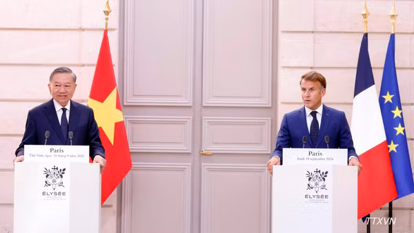 Tổng Bí thư, Chủ tịch nước Tô Lâm và Tổng thống Pháp Emmanuel Macron gặp gỡ báo chí, thông báo kết quả hội đàm. (Ảnh: Thống Nhất/TTXVN)