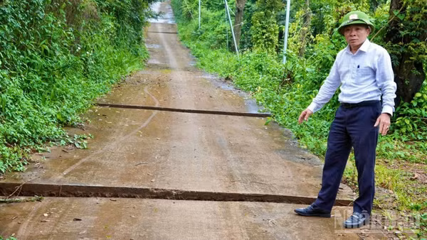 Xuất hiện 8 vệt nứt ngang đường bê-tông kết nối trực tiếp Quốc lộ 28 khu vực tổ dân phố 10 Đắk Ha, phường Bắc Gia Nghĩa.