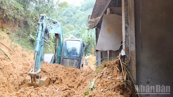Hiện trường vụ sạt lở.