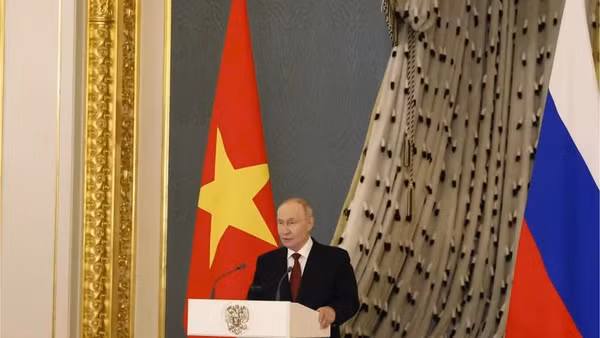 Tổng thống Liên bang Nga Vladimir Putin phát biểu tại Lễ trao Giải thưởng Hòa bình Quốc tế Lev Tolstoy. (Ảnh: THỐNG NHẤT/TTXVN)