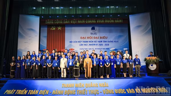 Ra mắt Ủy ban Hội Liên hiệp Thanh niên Việt Nam tỉnh Quảng Ngãi khóa I, nhiệm kỳ 2026-2029. (Ảnh: HIỂN CỪ)