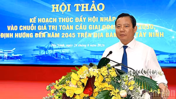Phó Chủ tịch Ủy ban nhân dân tỉnh Tây Ninh Phạm Tấn Hòa phát biểu tại hội thảo.