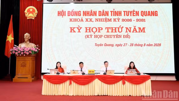 Chủ tọa kỳ họp.