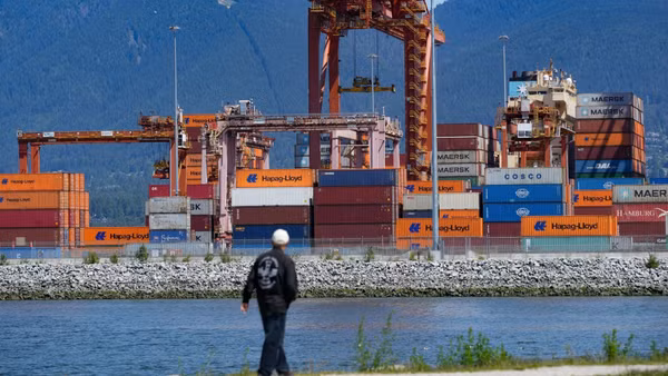 Quang cảnh cảng hàng hóa tại Vancouver, Canada. (Ảnh: THX/TTXVN)