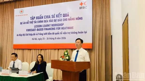 Phó Chủ tịch Trung ương Hội Chữ thập đỏ Việt Nam Nguyễn Sỹ Trường phát biểu tại chương trình. 