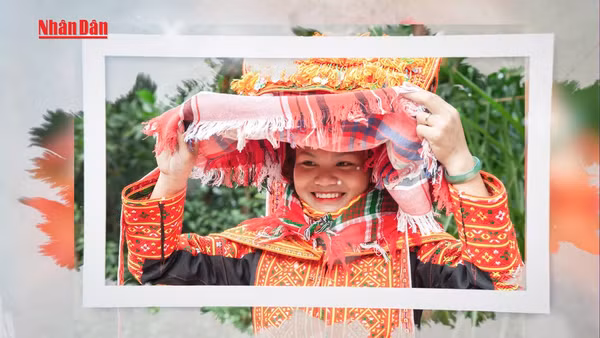 Trang phục truyền thống với màu sắc và hoa văn độc đáo của người Dao Lô Gang.