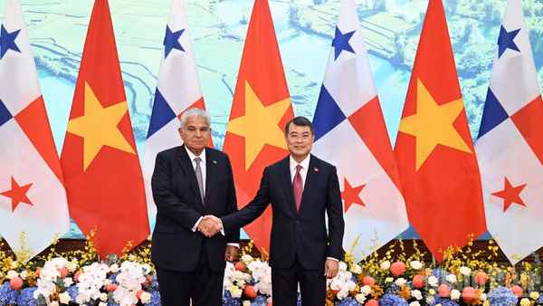Thủ tướng Lê Minh Hưng và Tổng thống Panama Jose Raul Mulino.