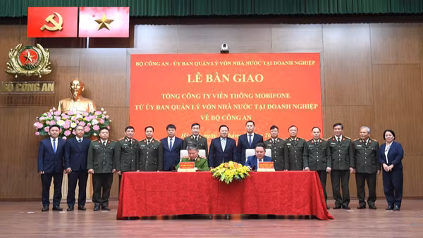 Lễ bàn giao Tổng công ty Viễn thông MobiFone từ Ủy ban Quản lý vốn Nhà nước tại doanh nghiệp về Bộ Công an.