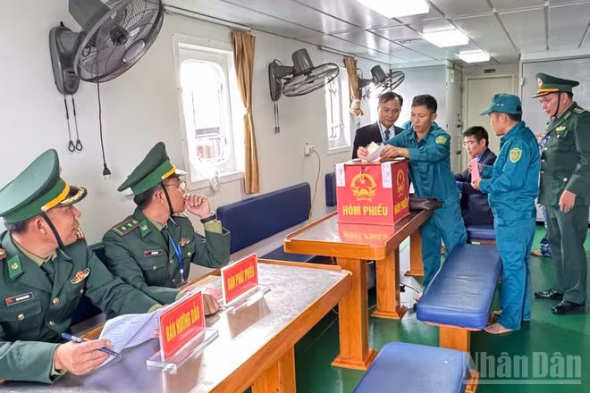 [Video] Quảng Trị: Tổ chức bầu cử cho các lực lượng làm nhiệm vụ trên biển