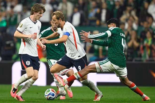 Pha đột phá của Harry Kane (9) trong trận Anh thắng Mexico 3-2, vào tứ kết. (Ảnh: AFP/TTXVN)