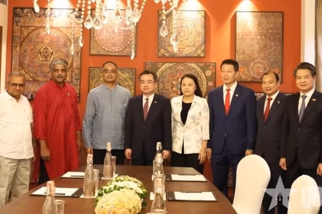 Đồng chí Nguyễn Thanh Nghị tiếp Tổng Bí thư Đảng Cộng sản Ấn Độ Doraisamy Raja. (Nguồn: Báo Quân đội Nhân dân)