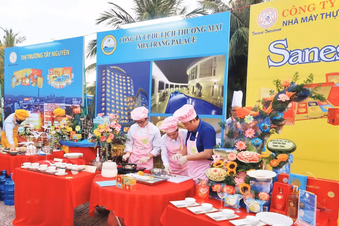 Một góc Lễ hội ẩm thực Yến sào Khánh Hòa.