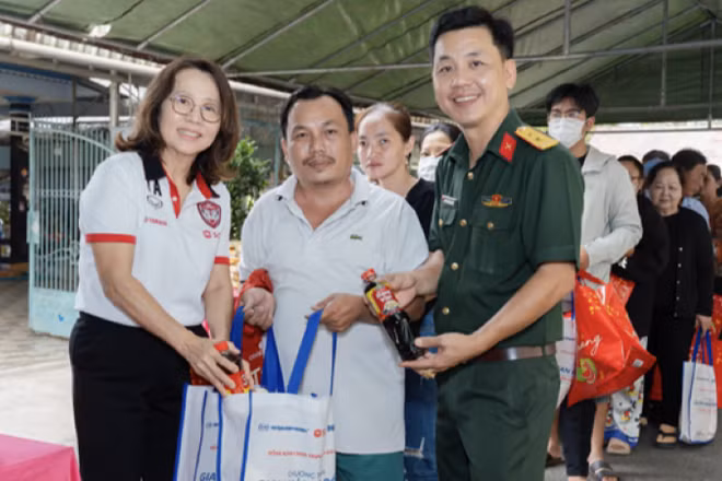 Với tổng kinh phí hỗ trợ từ Tập đoàn SCG trị giá 105 triệu đồng, chương trình mang đến nhu yếu phẩm thiết yếu cho các hộ dân nhân dịp đón Tết Bính Ngọ 2026.