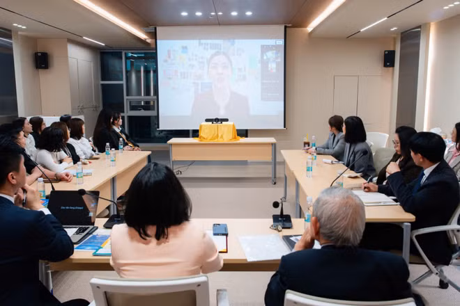 Quang cảnh tọa đàm tại Tổng Lãnh sự quán Việt Nam tại Busan (Hàn Quốc).