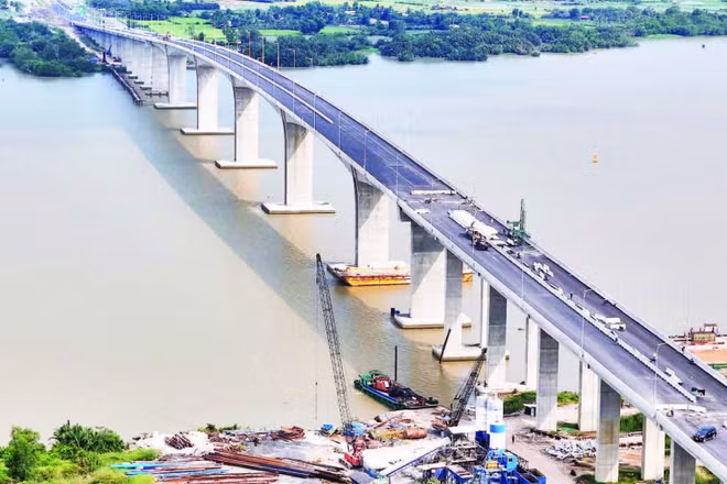 Cầu Nhơn Trạch thuộc Dự án thành phần 1A đưa vào khai thác, giúp việc đi lại giữa Thành phố Hồ Chí Minh và Đồng Nai được rút ngắn.
