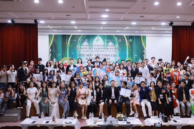Đông đảo đại biểu, khách mời, doanh nghiệp, phụ huynh và cộng đồng người Việt Nam đang sinh sống, học tập, làm việc tại Hàn Quốc đã tới tham dự sự kiện.