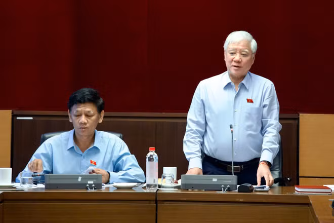 Phó Chủ tịch Thường trực Quốc hội Đỗ Văn Chiến phát biểu chỉ đạo tại Phiên họp. (Ảnh: Quochoi.vn)