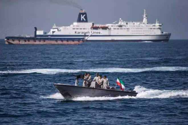 Binh sĩ Iran tuần tra ở eo biển Hormuz, ngày 30/4/2019. (Ảnh: Xinhua)