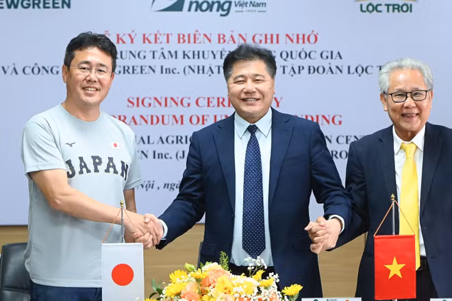 Đại diện Trung tâm Khuyến nông quốc gia, Tập đoàn Lộc Trời và Công ty Newgreen (Nhật Bản) tại Lễ ký kết Biên bản ghi nhớ. (Ảnh: JICA)