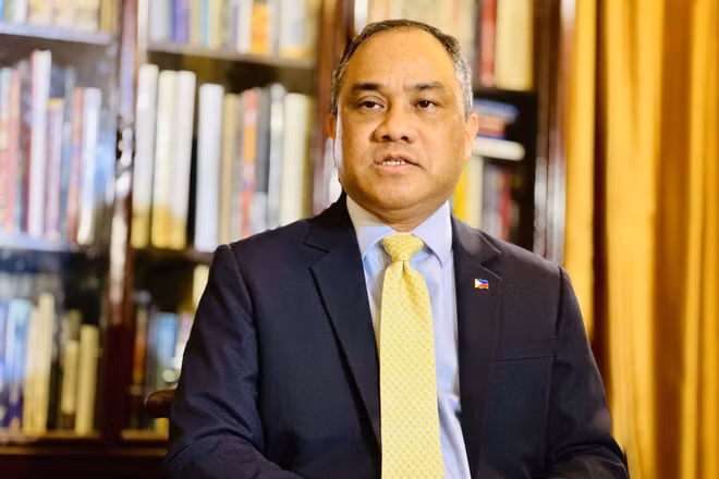Đại sứ Philippines tại Việt Nam Francisco Noel R. Fernandez III trả lời phỏng vấn báo chí. (Ảnh: Việt Đức/TTXVN) 