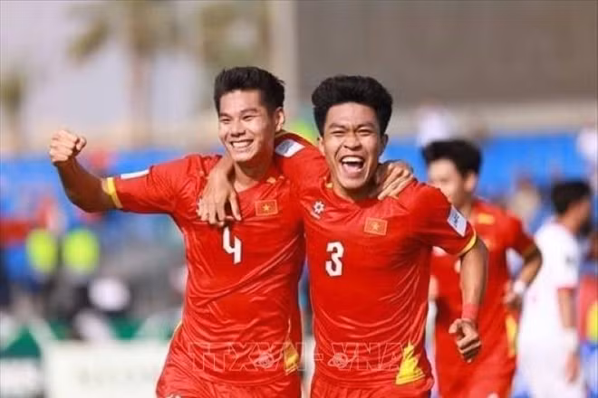 Trung vệ Hiểu Minh ghi bàn nâng tỷ số 2-0 cho U23 Việt Nam trong trận đấu với Jordan tối 6/1. (Ảnh: AFC/TTXVN)