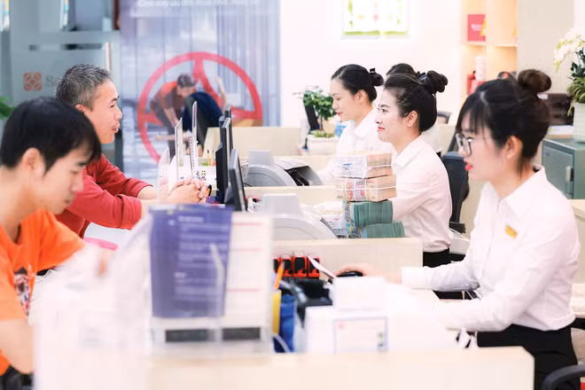 Nhiều ngân hàng thực hiện chính sách cộng thêm lãi suất, nhằm thu hút nguồn vốn nhàn rỗi từ dân cư.