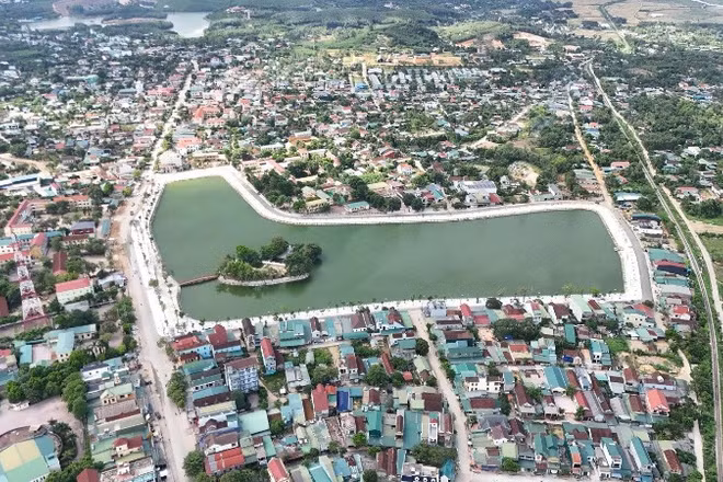 Hồ Bình Sơn - tiểu dự án Hương Khê (Hà Tĩnh), thuộc Dự án “Cải thiện cơ sở hạ tầng đô thị nhằm giảm thiểu tác động của biến đổi khí hậu cho bốn tỉnh ven biển Bắc Trung Bộ”. (Ảnh: AFD)