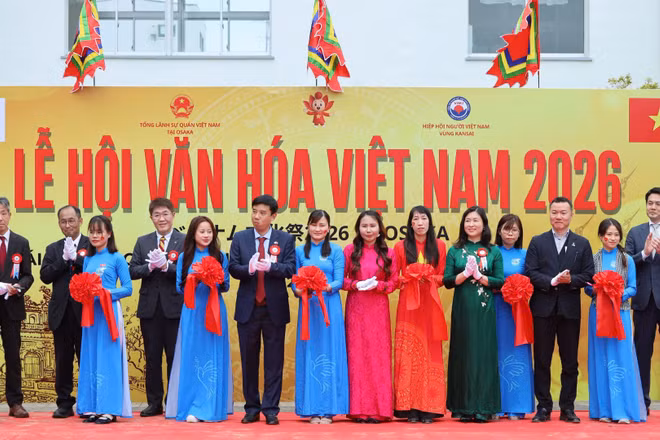 Các đại biểu cắt băng khai mạc Lễ hội Văn hóa Việt Nam 2026 tại Osaka, Nhật Bản.