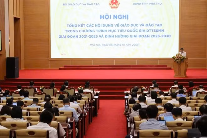 Toàn cảnh hội nghị.