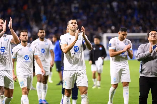Dù không giành chiến thắng trước Gamba Osaka, Nam Định FC vẫn được đánh giá cao bởi tinh thần thi đấu kiên cường và phong thái chuyên nghiệp.
