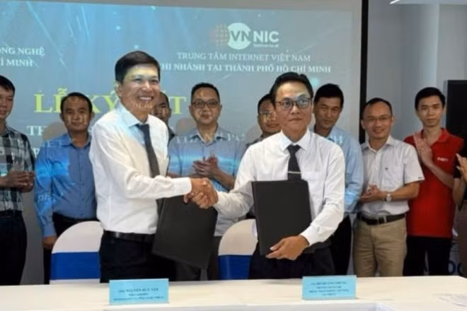 Sở Khoa học và Công nghệ Thành phố Hồ Chí Minh và Chi nhánh Trung tâm Internet Việt Nam tại Thành phố Hồ Chí Minh ký kết thỏa thuận hợp tác.