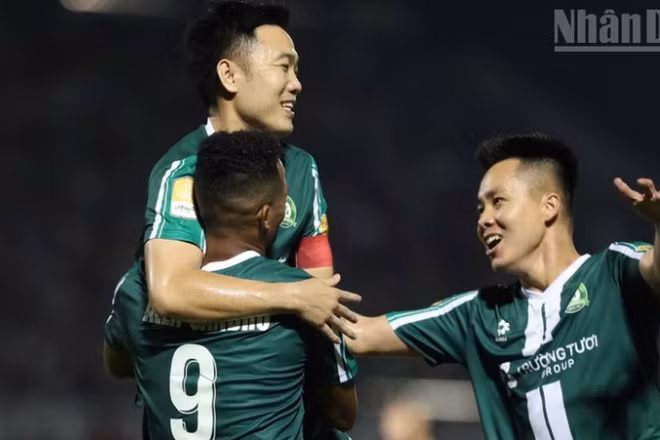 Các cầu thủ Trường Tươi Đồng Nai mừng chiến thắng.