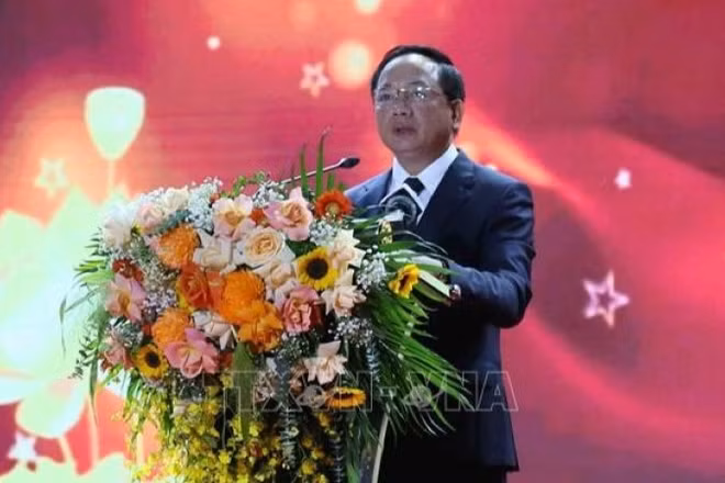 Đồng chí Trịnh Văn Quyết, Bí thư Trung ương Đảng, Trưởng Ban Tuyên giáo và Dân vận Trung ương phát biểu tại Chương trình “Giao lưu các điển hình tiêu biểu trong học tập và làm theo tư tưởng, đạo đức, phong cách Hồ Chí Minh khu vực phía Bắc” năm 2025. (Ảnh: TTXVN)