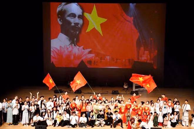 Chương trình nghệ thuật đặc biệt “Tự hào một dải non sông” được tổ chức tại thành phố Higashi Osaka (Nhật Bản).