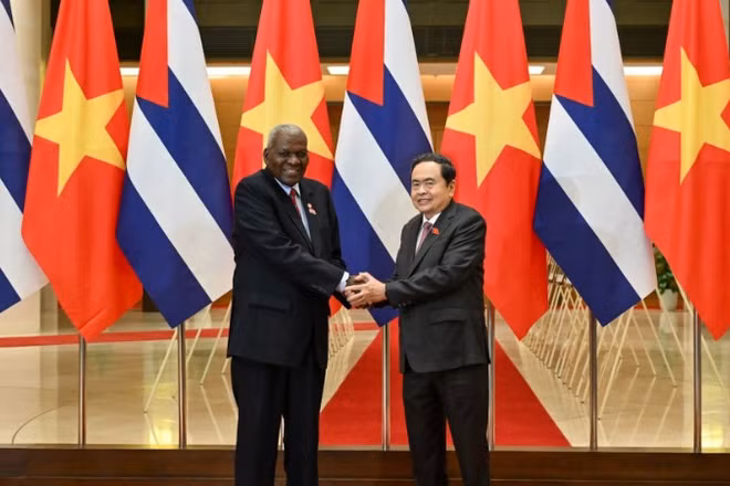 Chủ tịch Quốc hội Trần Thanh Mẫn và Chủ tịch Quốc hội Cuba Esteban Lazo Hernandez. (Ảnh: DUY LINH)